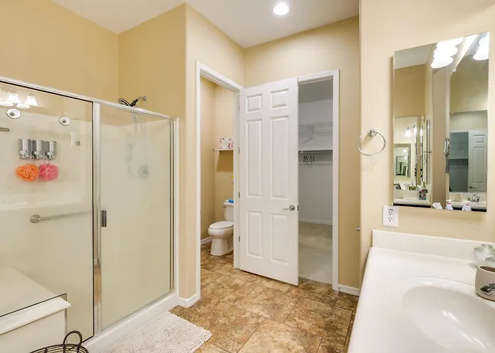 Tranquil W/ Hot Tub In 55+ Community *