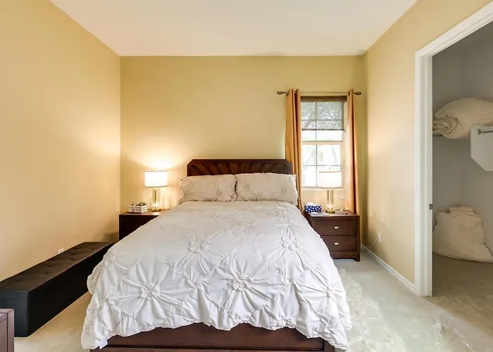 Tranquil W/ Hot Tub In 55+ Community
